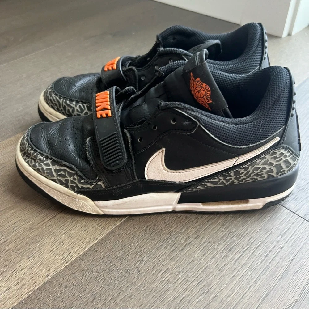 Air Jordan Legacy 312 Low Big Kids' Shoes (CD9054-018 Black/Orange Size 6.5 Y